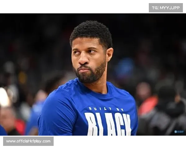 保罗·乔治亮相巴黎时装周，担当时尚节目主持人展现多面才华