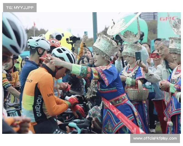 自行车赛事开幕式融入民间艺术表演，增强文化展示与互动